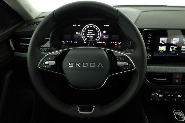 Skoda Kamiq Selection 1.5 TSI Selection, AHK, LED, Kamera, Ladeboden, Winter, 16-Zoll 