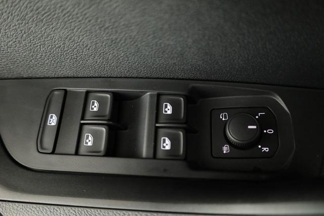 Skoda Karoq Selection 1.5 TSI DSG Selection, AHK, LED, Kamera, Winter, Ladeboden, 4 J.-Garantie 
