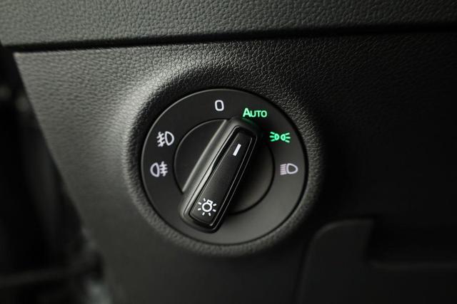 Skoda Karoq Selection 1.5 TSI DSG Selection, AHK, LED, Kamera, Winter, Ladeboden, 4 J.-Garantie 