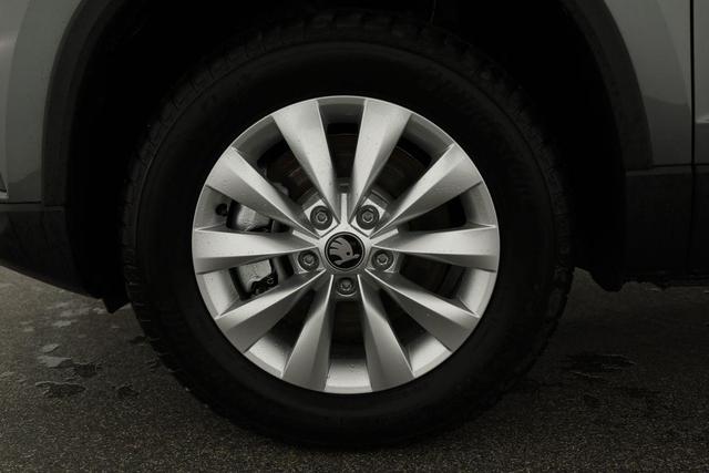 Skoda Karoq Selection 1.5 TSI DSG Selection, AHK, LED, Kamera, Winter, Ladeboden, 4 J.-Garantie 