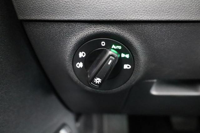 Skoda Karoq Selection 1.5 TSI DSG Selection, AHK, LED, Kamera, Winter, el. Klappe, Ladeboden, 4 J.-Garantie 