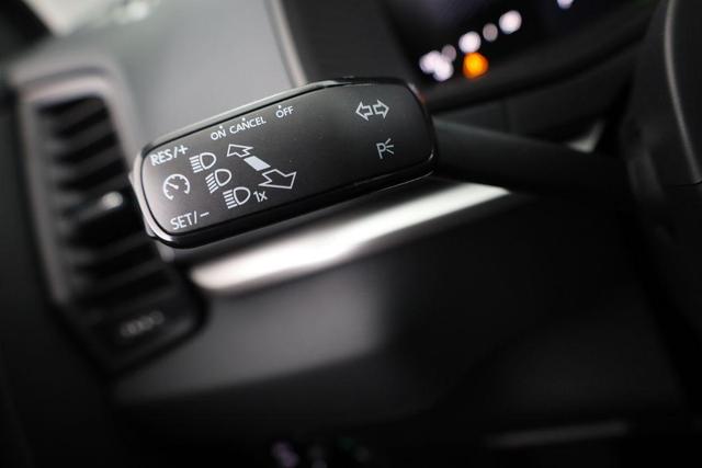 Skoda Karoq Selection 1.5 TSI DSG Selection, AHK, LED, Kamera, Winter, el. Klappe, Ladeboden, 4 J.-Garantie 