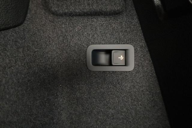 Skoda Karoq Selection 1.5 TSI DSG Selection, AHK, LED, Kamera, Winter, el. Klappe, Ladeboden, 4 J.-Garantie 