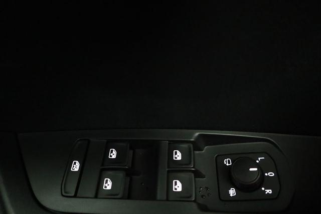 Skoda Karoq Selection 1.5 TSI DSG Selection, AHK, Navi, LED, Kamera, Winter, el. Klappe, Ladeboden, 4 J.-Garantie 