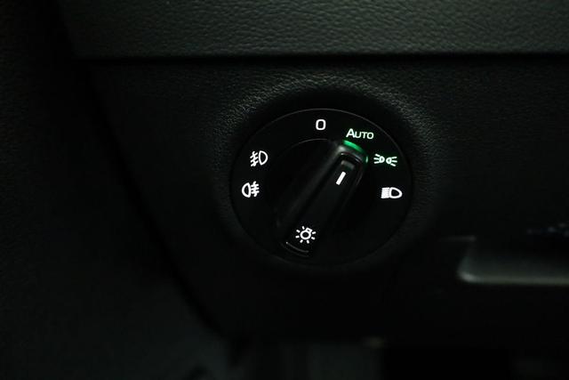 Skoda Karoq Selection 1.5 TSI DSG Selection, AHK, Navi, LED, Kamera, Winter, el. Klappe, Ladeboden, 4 J.-Garantie 