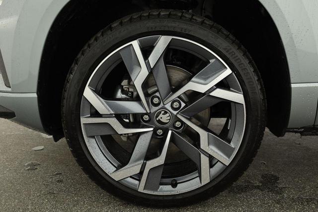 Skoda Karoq Sportline 1.5 TSI DSG Sportline, AHK, Navi, Matrix, Side, el. Klappe, Winter, 5 J.-Garantie 