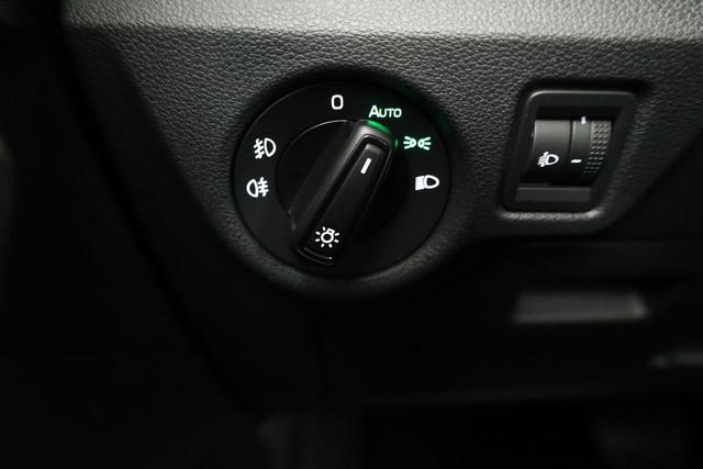 Skoda Kamiq Selection 1.5 TSI DSG Selection, AHK, LED, Kamera, Winter, Ladeboden, 16-Zoll, 4-J Garantie 