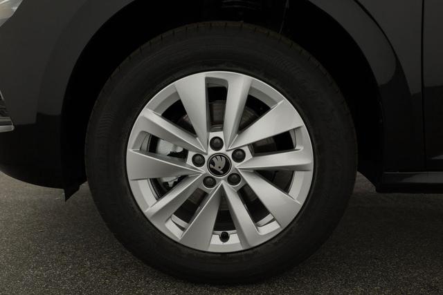 Skoda Kamiq Selection 1.5 TSI Selection, AHK, LED, Kamera, Ladeboden, Winter, 16-Zoll 