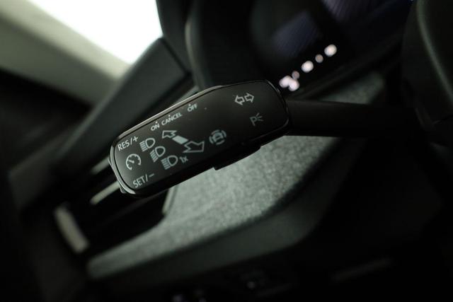 Skoda Kamiq Selection 1.5 TSI Selection, AHK, LED, Kamera, Ladeboden, Winter, 16-Zoll 