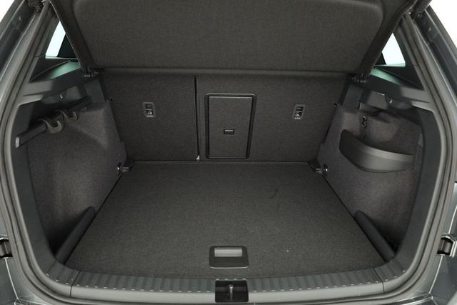Skoda Karoq Sportline 4x4 2.0 TSI DSG Sportline, AHK, Navi, Matrix, Side, Winter, 5 J.-Garantie 
