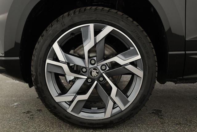 Skoda Karoq Sportline 4x4 2.0 TSI DSG Sportline, AHK, Navi, Matrix, Side, Winter, 5 J.-Garantie 