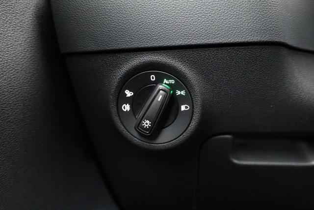 Skoda Karoq Sportline 1.5 TSI DSG Sportline, AHK, Navi, Matrix, Side, el. Klappe, Winter, 5 J.-Garantie 