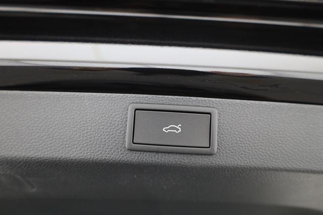 Skoda Karoq Sportline 1.5 TSI DSG Sportline, AHK, Navi, Matrix, Side, el. Klappe, Winter, 5 J.-Garantie 