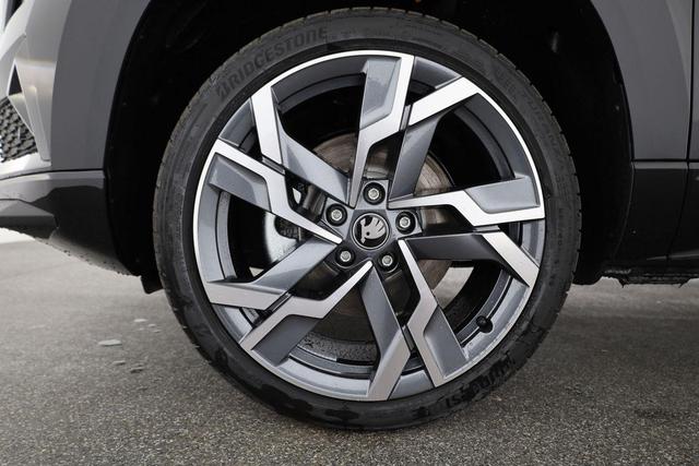 Skoda Karoq Sportline 1.5 TSI DSG Sportline, AHK, Navi, Matrix, Side, el. Klappe, Winter, 5 J.-Garantie 