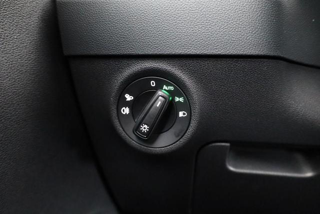 Skoda Karoq Sportline 1.5 TSI DSG Sportline, Pano, AHK, Navi, Matrix, Side, Winter, 5 J.-Garantie 