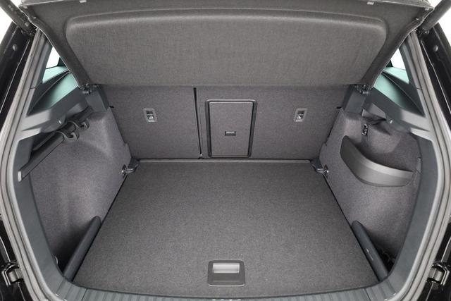 Skoda Karoq Sportline 1.5 TSI DSG Sportline, Pano, AHK, Navi, Matrix, Side, Winter, 5 J.-Garantie 
