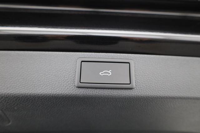 Skoda Karoq Sportline 1.5 TSI DSG Sportline, Pano, AHK, Navi, Matrix, Side, Winter, 5 J.-Garantie 