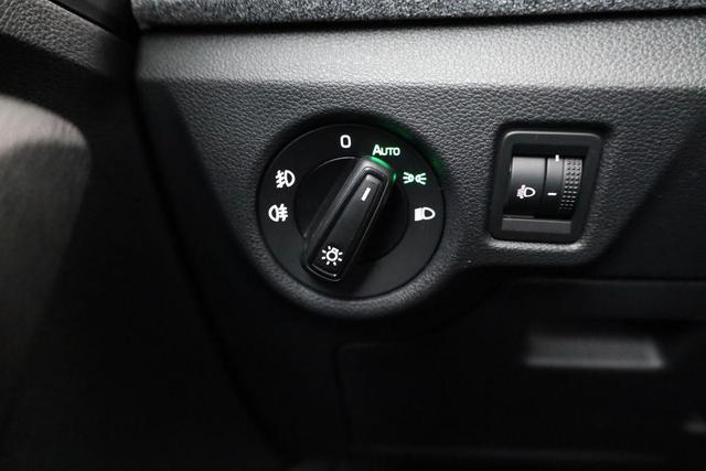 Skoda Kamiq Selection 1.5 TSI Selection, LED, Kamera, Winter, Ladeboden, 16-Zoll, 4-J Garantie 
