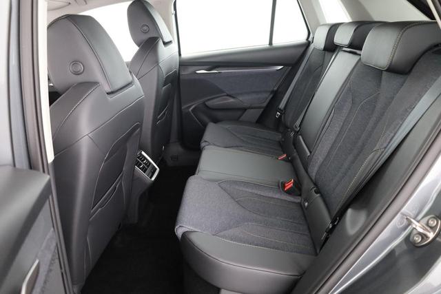 Skoda Elroq 60 Loft Loft, AHK, 20-Zoll, Navi, Kamera, Side, Winter, sofort 