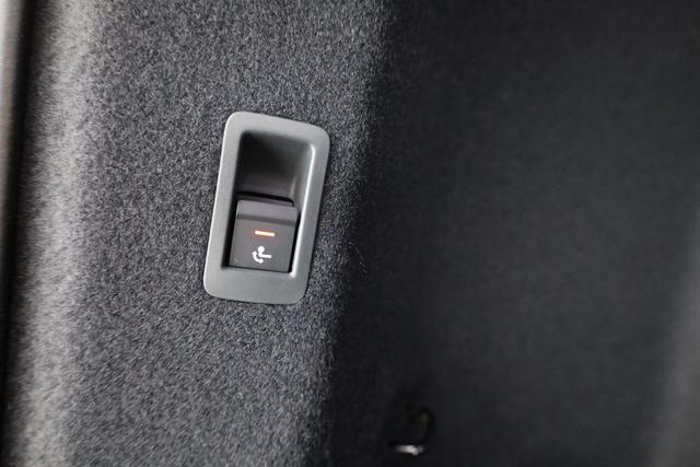 Audi Q4 Sportback e-tron 45 S-LINE quattro, AHK, Navi, Matrix, Komfort, Side, Kamera, el. Klappe, Winter, 20-Zoll 