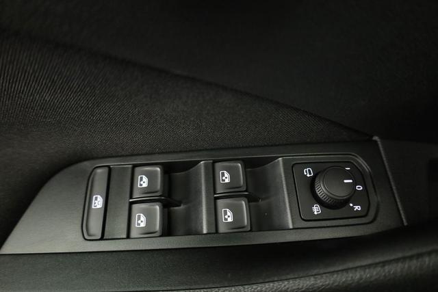 Skoda Kamiq Selection 1.0 TSI DSG Selection, AHK, Matrix, Kamera, Ladeboden, Winter, 16-Zoll 