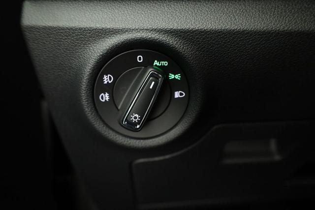 Skoda Kamiq Selection 1.0 TSI DSG Selection, AHK, Matrix, Kamera, Ladeboden, Winter, 16-Zoll 