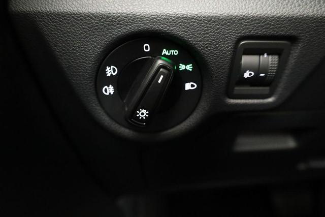 Skoda Kamiq Selection 1.5 TSI DSG Selection, AHK, LED, Kamera, Winter, Ladeboden, 16-Zoll 