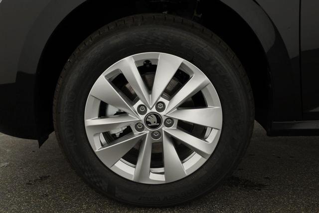 Skoda Kamiq Selection 1.5 TSI DSG Selection, AHK, LED, Kamera, Winter, Ladeboden, 16-Zoll 