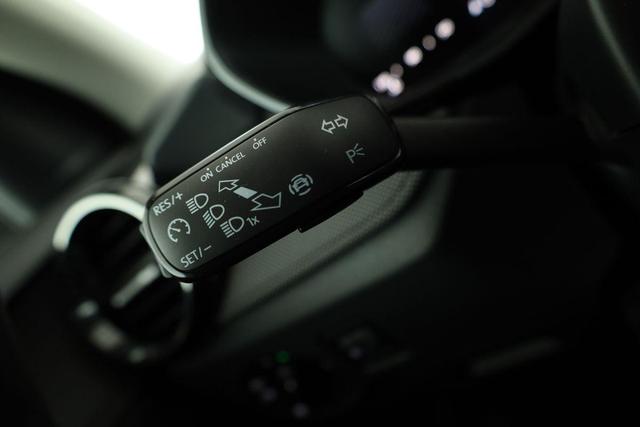 Skoda Fabia Selection 1.0 TSI Selection, AHK, Tempomat, Ladeboden, Park, Winterpaket, SmartLink, 4-J Garantie 