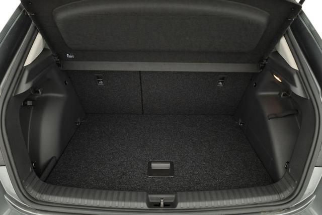 Skoda Fabia Selection 1.0 TSI Selection, AHK, Tempomat, Ladeboden, Park, Winterpaket, SmartLink, 4-J Garantie 