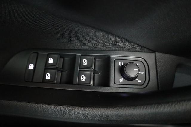Skoda Kamiq Selection 1.0 TSI DSG Selection, AHK, Matrix, Kamera, Ladeboden, Winter, 16-Zoll 