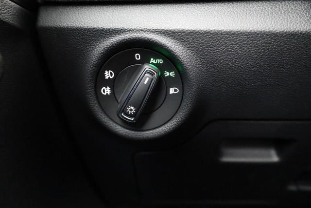Skoda Kamiq Selection 1.0 TSI DSG Selection, AHK, Matrix, Kamera, Ladeboden, Winter, 16-Zoll 