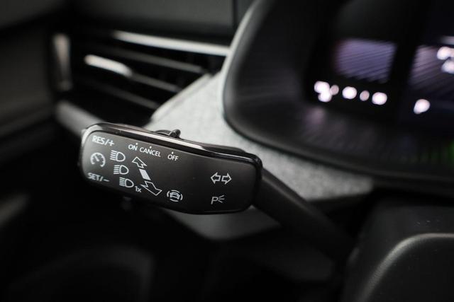 Skoda Kamiq Selection 1.0 TSI DSG Selection, AHK, Matrix, Kamera, Ladeboden, Winter, 16-Zoll 