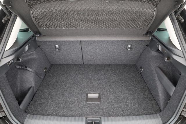 Skoda Kamiq Selection 1.0 TSI DSG Selection, AHK, Matrix, Kamera, Ladeboden, Winter, 16-Zoll 
