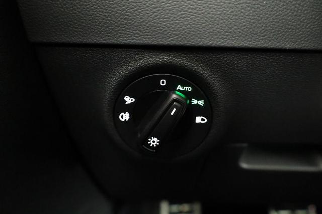 Skoda Karoq Sportline 1.5 TSI DSG Sportline, Pano, AHK, Navi, Matrix, Side, Winter, 5 J.-Garantie 