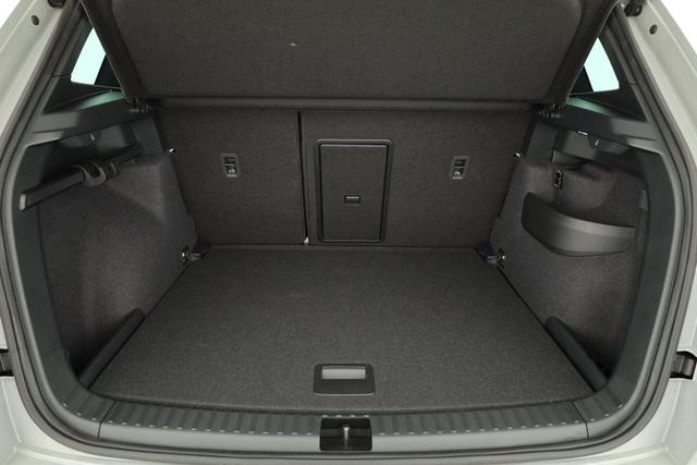 Skoda Karoq Sportline 1.5 TSI DSG Sportline, Pano, AHK, Navi, Matrix, Side, Winter, 5 J.-Garantie 