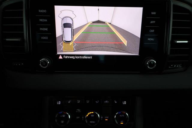 Skoda Karoq Sportline 4x4 2.0 TSI DSG Sportline, Pano, AHK, Navi, Matrix, Side, Winter, 5 J.-Garantie 