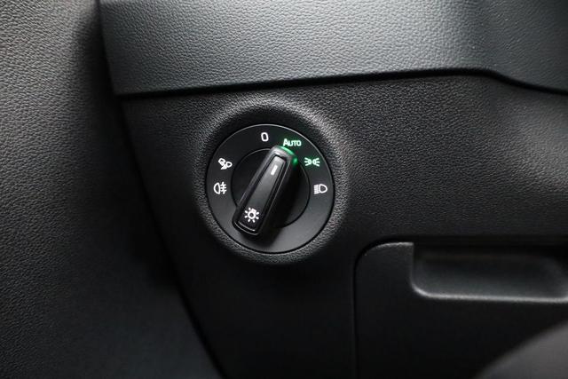 Skoda Karoq Sportline 4x4 2.0 TSI DSG Sportline, Pano, AHK, Navi, Matrix, Side, Winter, 5 J.-Garantie 