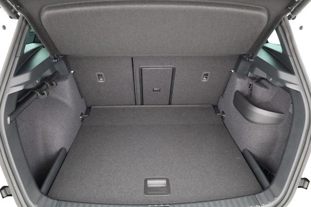 Skoda Karoq Sportline 4x4 2.0 TSI DSG Sportline, Pano, AHK, Navi, Matrix, Side, Winter, 5 J.-Garantie 