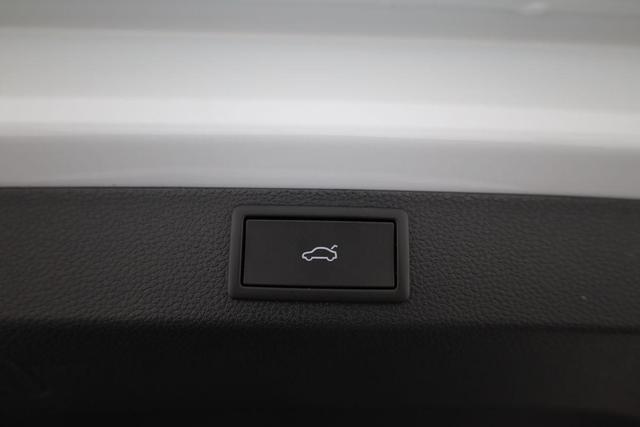 Skoda Karoq Sportline 4x4 2.0 TSI DSG Sportline, Pano, AHK, Navi, Matrix, Side, Winter, 5 J.-Garantie 