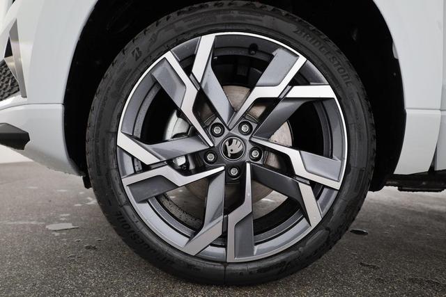 Skoda Karoq Sportline 4x4 2.0 TSI DSG Sportline, Pano, AHK, Navi, Matrix, Side, Winter, 5 J.-Garantie 