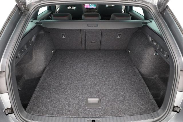 Skoda Octavia Combi 2.0 TSI 195 kW RS DSG, Pano, Standheizung, AHK, Navi, Matrix, Canton, Side, Winter, 5 J.-Garantie 