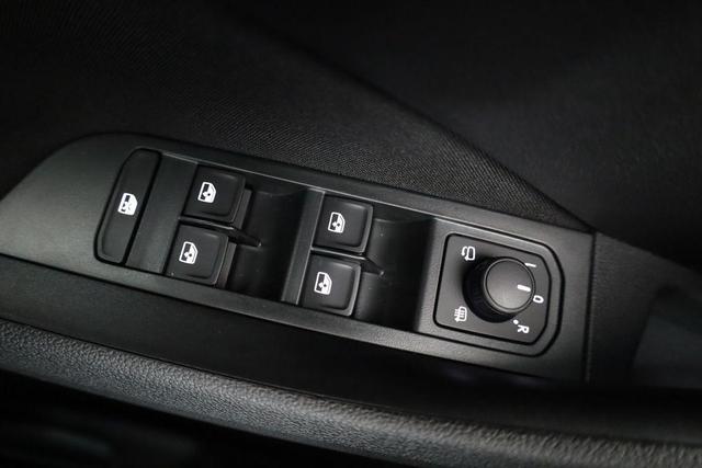 Skoda Kamiq Selection 1.0 TSI DSG Selection, AHK, Matrix, Kamera, Ladeboden, Winter, 16-Zoll 