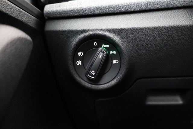 Skoda Kamiq Selection 1.0 TSI DSG Selection, AHK, Matrix, Kamera, Ladeboden, Winter, 16-Zoll 