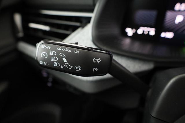 Skoda Kamiq Selection 1.5 TSI DSG Selection, AHK, LED, Kamera, Ladeboden, Winter 