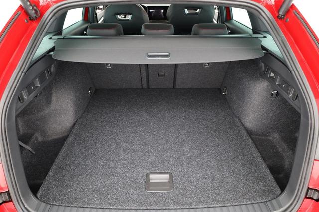 Skoda Octavia Combi 2.0 TSI 195 kW RS DSG, Pano, Standheizung, AHK, Navi, Matrix, Canton, Side, Winter, 5 J.-Garantie 