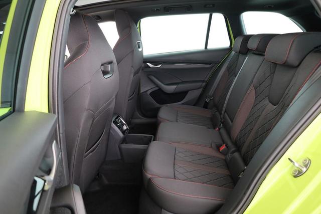 Skoda Octavia Combi 2.0 TSI 195 kW RS DSG, Pano, Standheizung, AHK, Navi, Matrix, Sound, Side, Winter, 5 J.-Garantie 