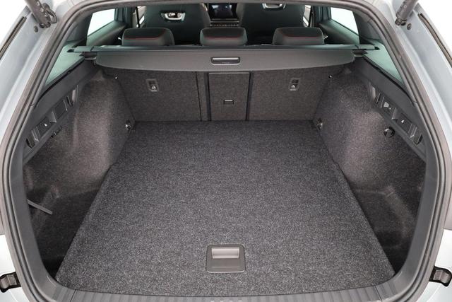 Skoda Octavia Combi 2.0 TSI 195 kW RS DSG, Standheizung, AHK, Navi, Matrix, Side, Winter, 5 J.-Garantie 