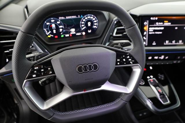 Audi Q4 e-tron 45 basis quattro S-LINE quattro, Navi, Matrix, Side, Kamera, el. Klappe, Winter. 20-Zoll 