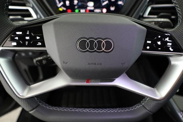 Audi Q4 e-tron 45 basis quattro S-LINE quattro, Navi, Matrix, Side, Kamera, el. Klappe, Winter. 20-Zoll 